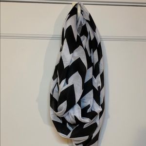 Black & White Chevron Infinity Scarf